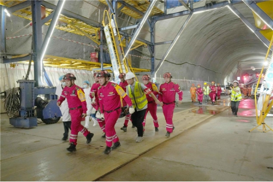 03  渝万高铁隧道火灾及坍塌事故 综合应急演练在站前8标成功举行375.png